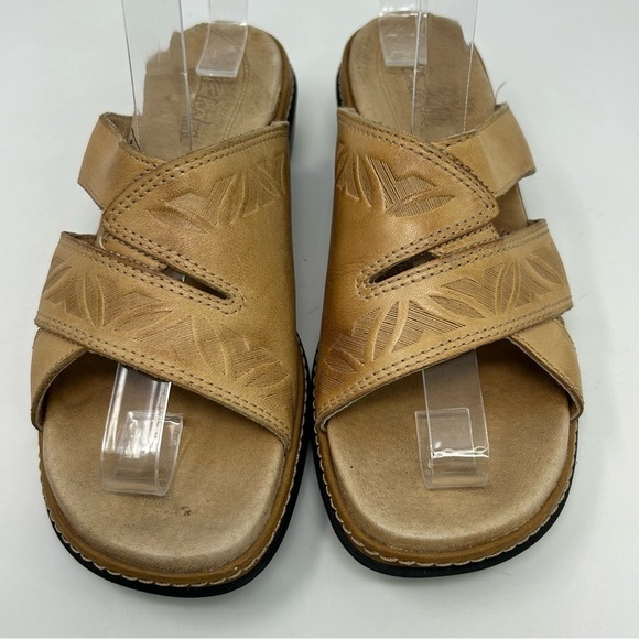 Clarks Light Brown Strappy Leather Slip On Wedge Sandals Size 6 Open Toe - Picture 5 of 13